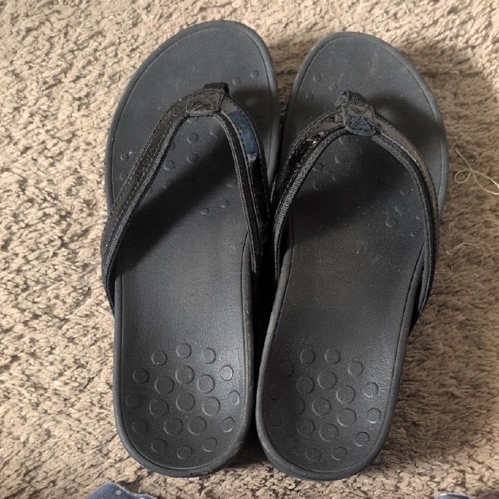 Vionic Black Flip Flop Sandals